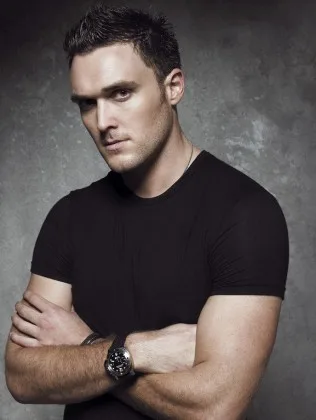 upergirl's Vartox played by Owain Yeoman