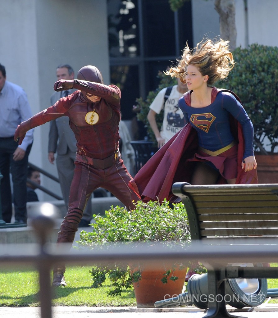NNew Photos from the Set of Flash and Supergirl