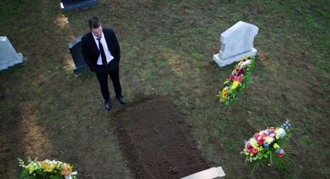 Who's in the Grave in Arrow Season Four??