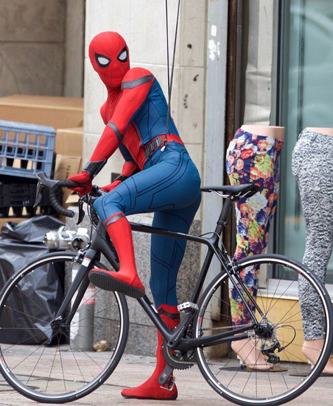 New Images of Spider-Man on the Set of Spider-Man: Homecoming!