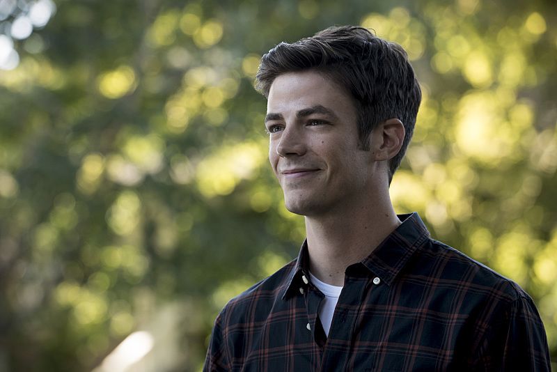 First Batch of Images from The Flash Season 3 Premiere!