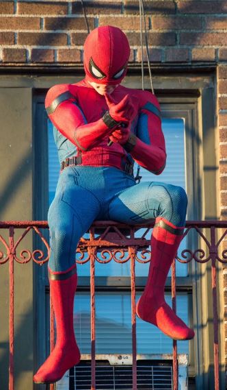 Spidey Strikes Classic Poses in New 'Spider-Man: Homecoming' Set Pics!