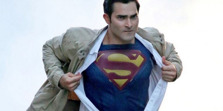First Look at Superman in Action in Supergirl Season 2 Promo!
