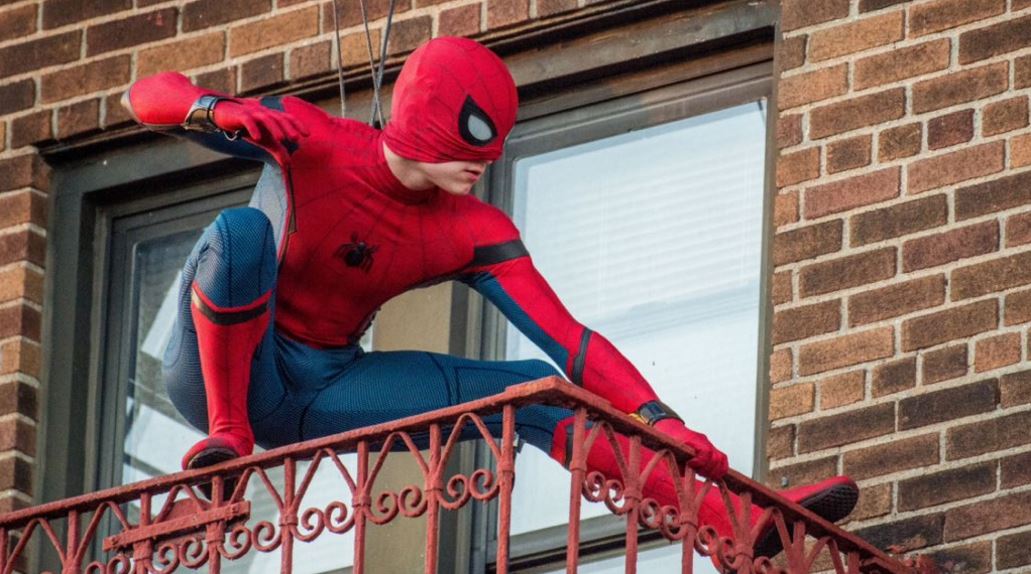 Spidey Strikes Classic Poses in New 'Spider-Man: Homecoming' Set ...