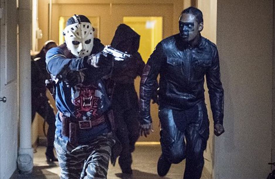 Arrow's Team Suits Up in New Images from Season 5 Episode 4: 