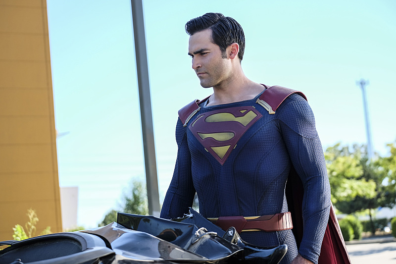 5 Takeaways from Supergirl Season 2 Episode 1: "The Adventures of Supergirl"