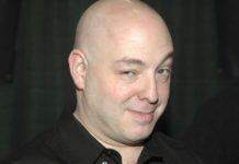 DC Comics Signs Marvel Writer Brian Michael Bendis